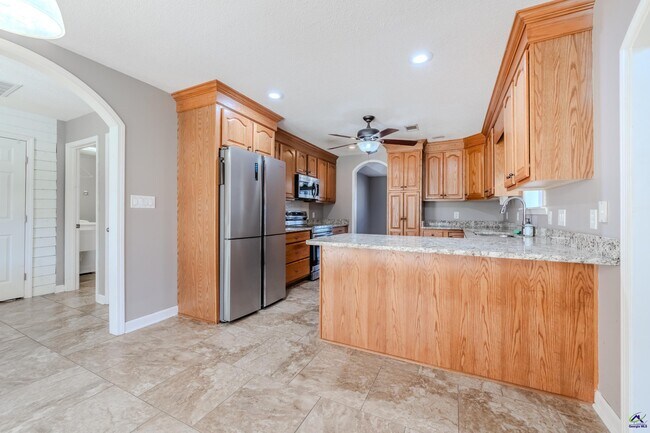Building Photo - 611 Bay Laurel Cir