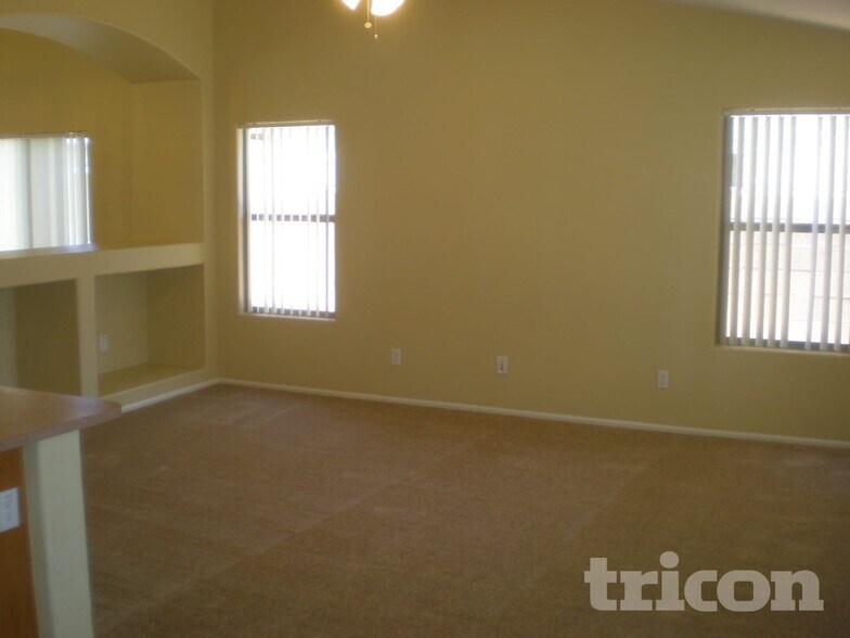 Building Photo - 5334 N Ormondo Way