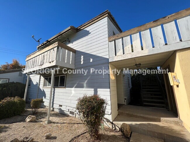 Building Photo - AVAILABLE NOW - 2 Bed, 1 Bath Paso Robles Apartment