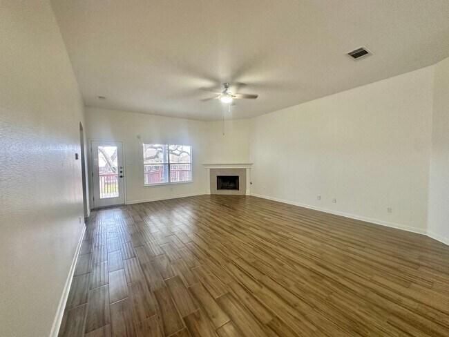 Building Photo - AVAILABLE NOW!!!! NEW-MANAGEMENT