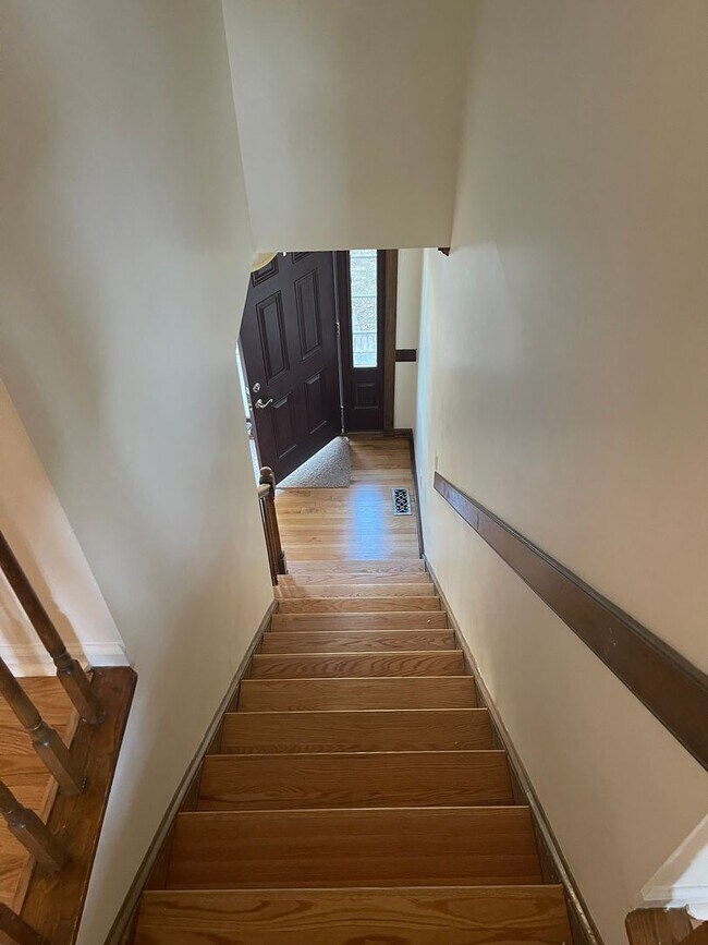 Building Photo - LAKE SHORES