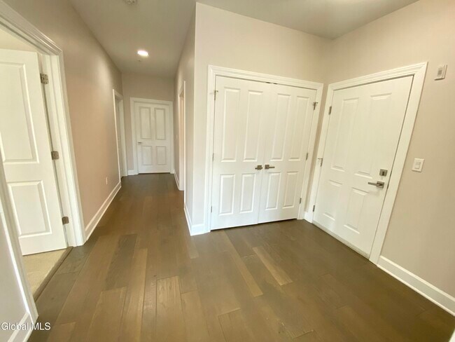 Building Photo - 2 West Ave