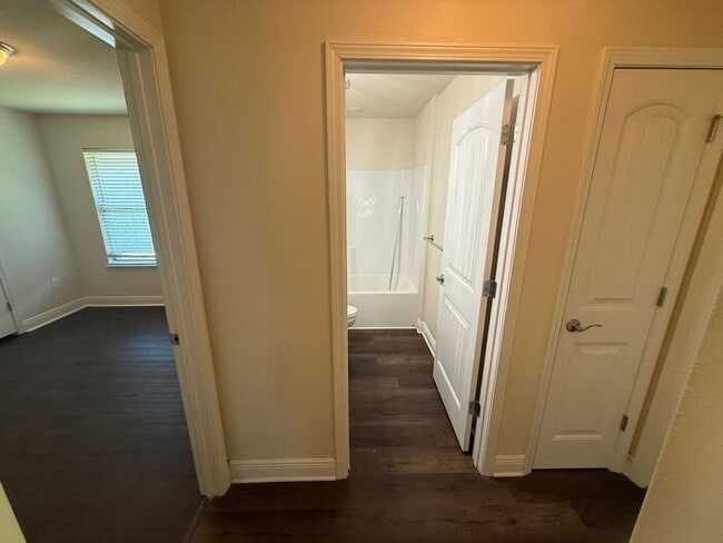 Building Photo - Gulf Breeze - Shadow Lakes - 4 bedroom, 2 ...