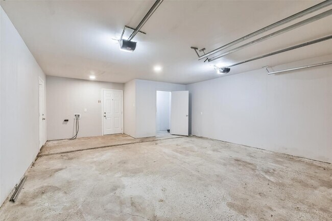 Building Photo - 23102 Wintergate Dr