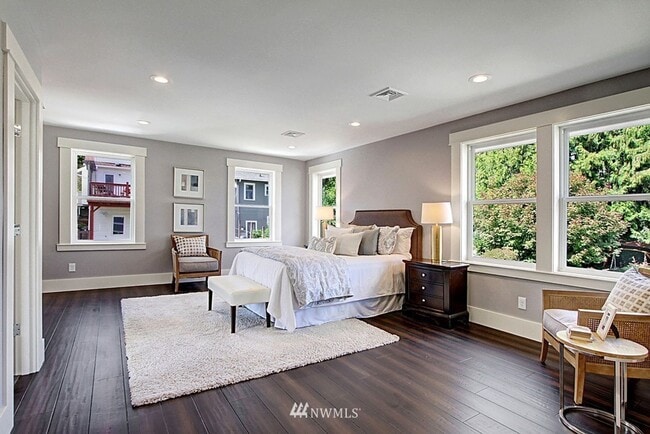 Building Photo - Spacious 5BR 3.5BA Home in Ravenna – Garag...