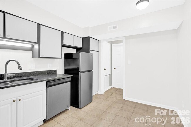 Building Photo - 1921 Mereview Ct