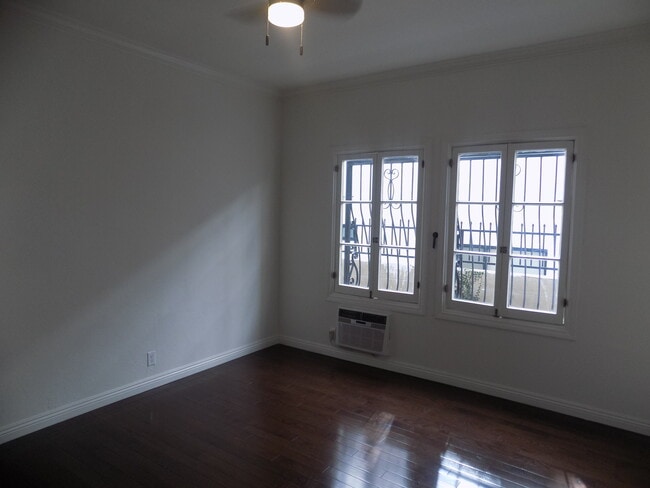 Building Photo - 109 N Clark Dr