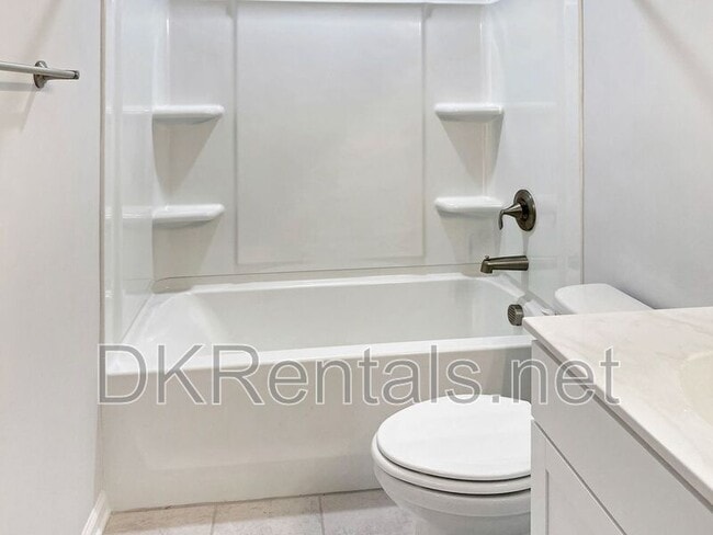 Building Photo - 2650 Quarterdeck Dr