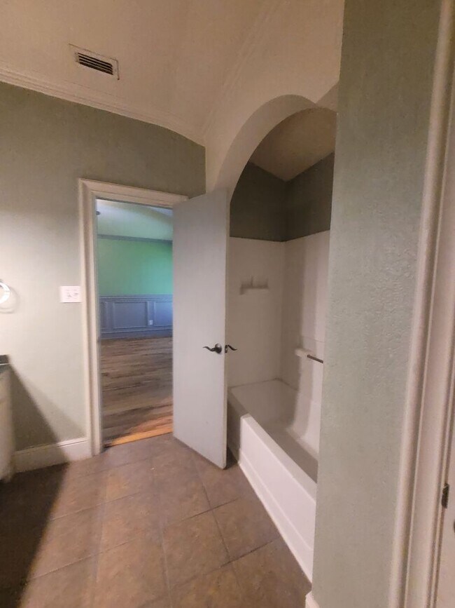 Building Photo - Great 3 bedroom in Meadowbrook area! Ask a...
