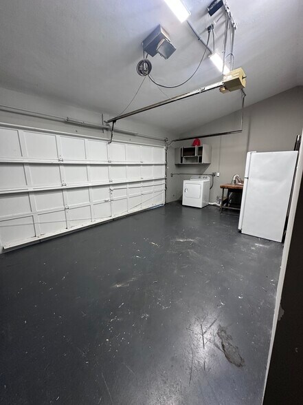 Building Photo - 3801 SW 31st Dr