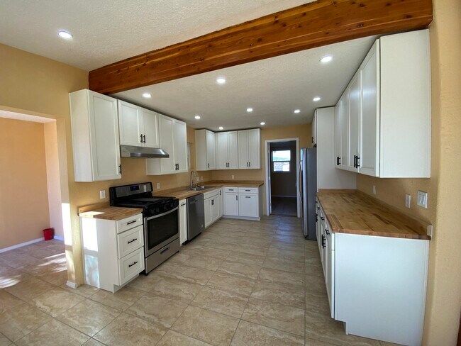 Building Photo - 72 Aspen Dr