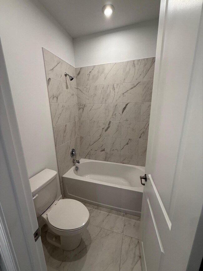 Building Photo - 13509 SW Bally Dr