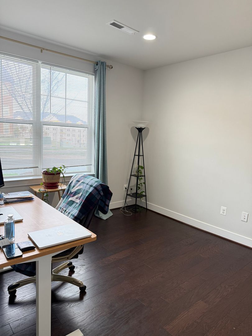 Building Photo - 22102 Cabin Branch Ave