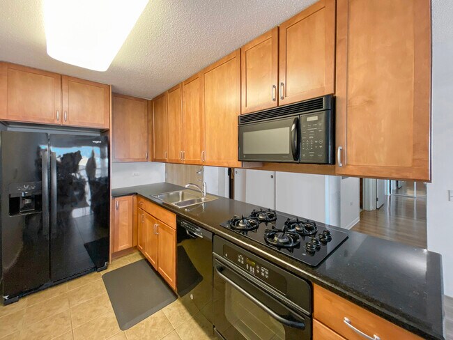 Building Photo - 9655 Woods Dr