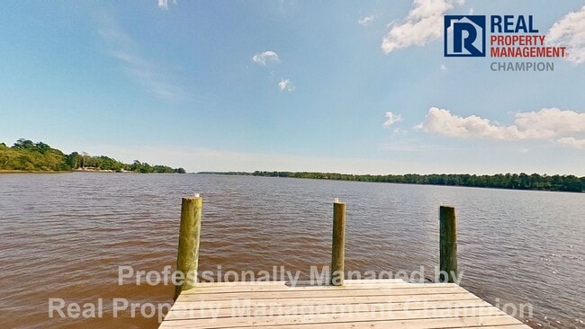 Building Photo - Charming Water Front Home with Private Dock