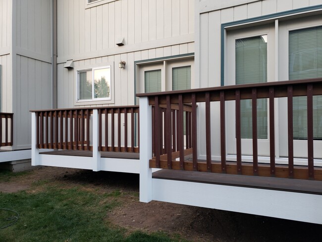 New Trex Decks - 1211 Balfour Dr