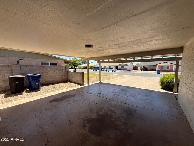 Building Photo - 301 N Apache Dr
