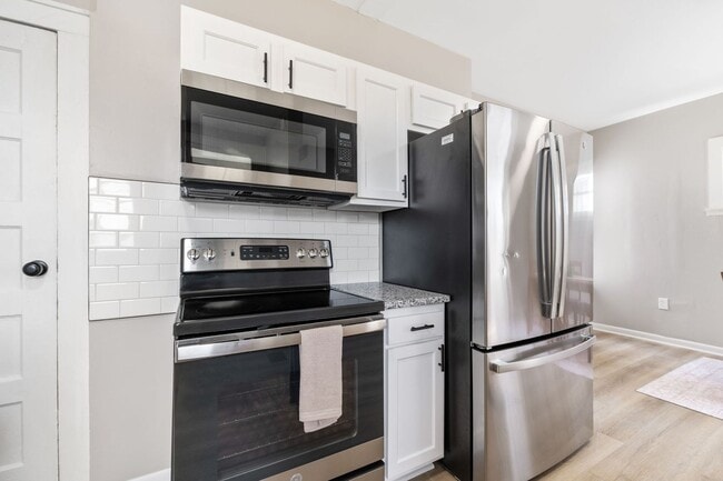 Building Photo - Charming 2-Story Home with Modern Updates ...