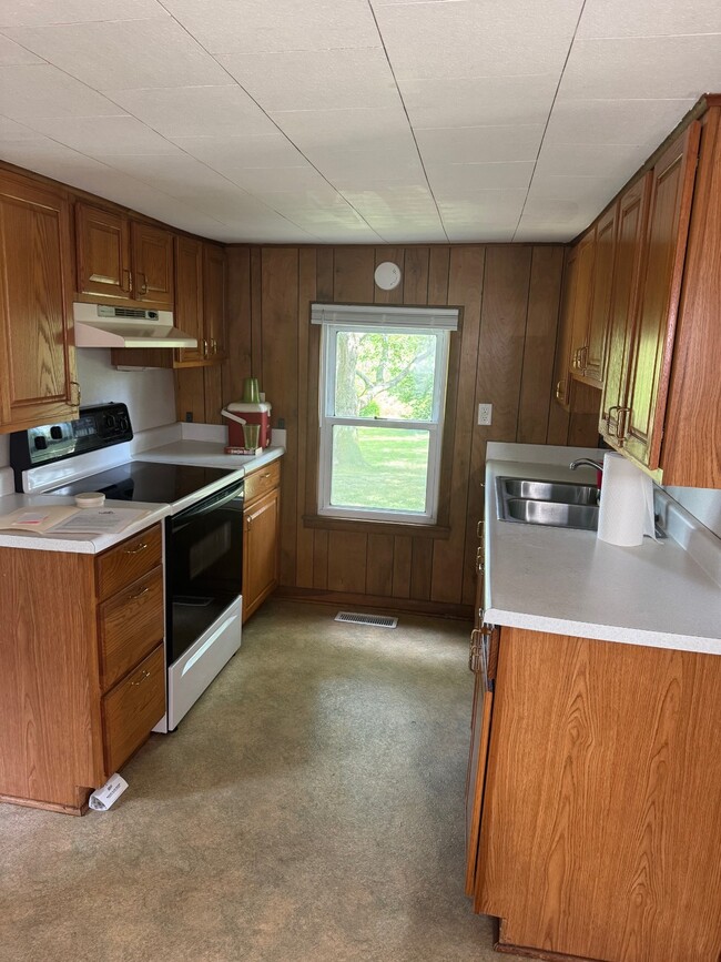 Building Photo - 758 E County Rd 750 N