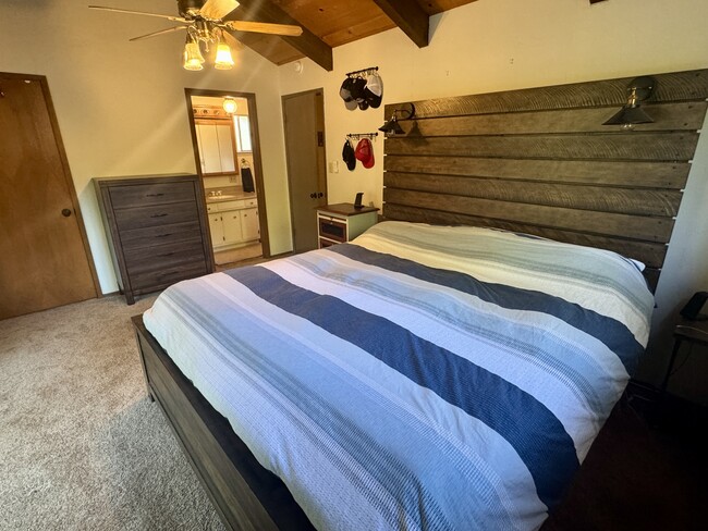 Building Photo - 19380 Pleasantview Dr