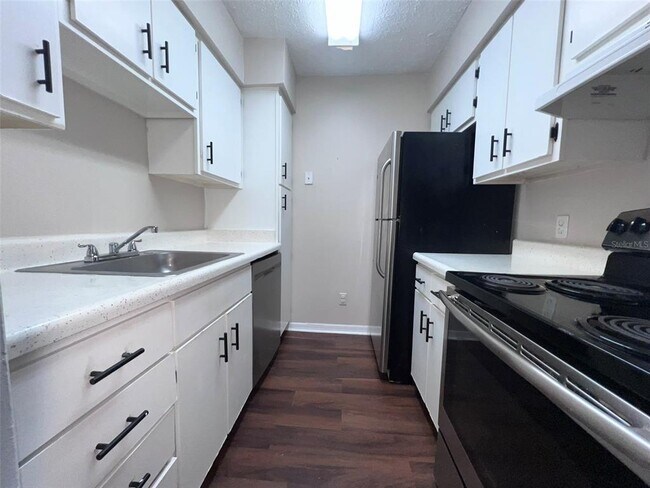 Building Photo - 325 Wymore Rd