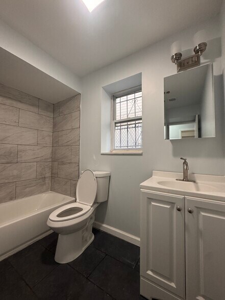 Building Photo - 807 S 14th St