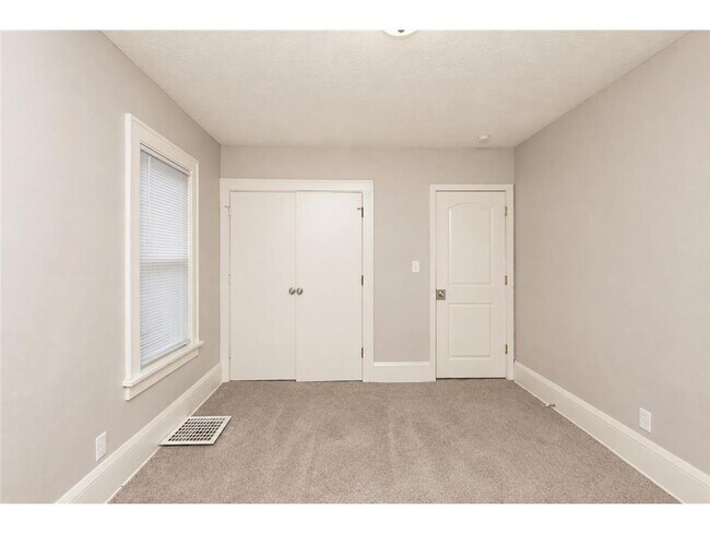 Building Photo - 3754 Dupont Ave N