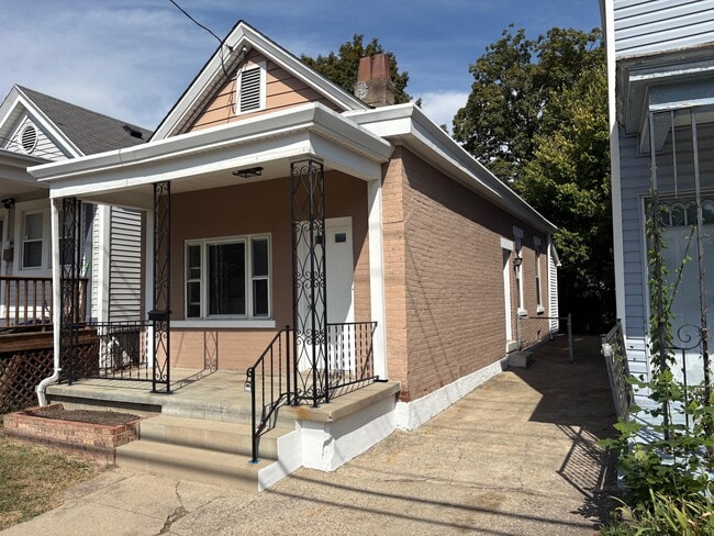 Building Photo - 2756 Latonia Ave