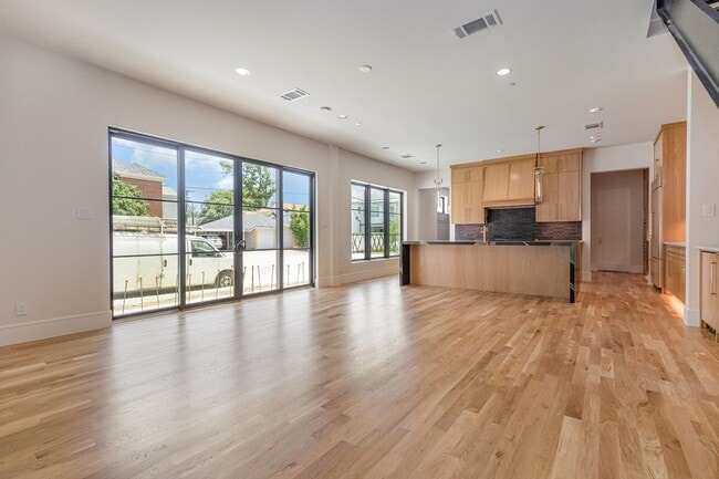 Building Photo - 4203 Normandy Ave