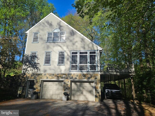 Building Photo - 14 Barberry Ln