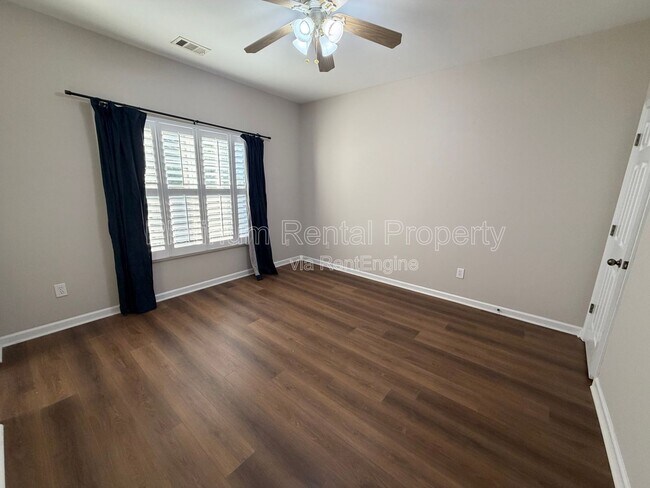 Building Photo - 12785 Doe Dr