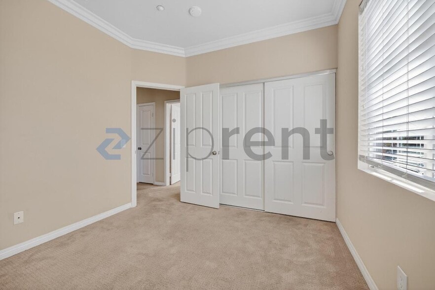 Building Photo - 5775 Cam Del Cielo