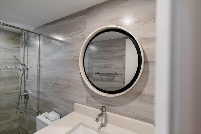 Building Photo - 4017 N Cypress Dr