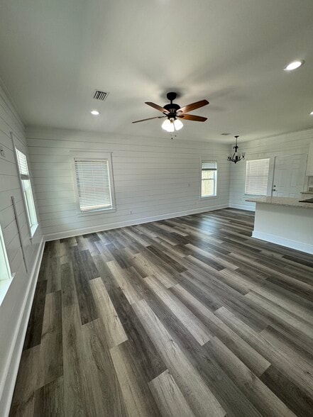 Living room - 115 N Vestavia St