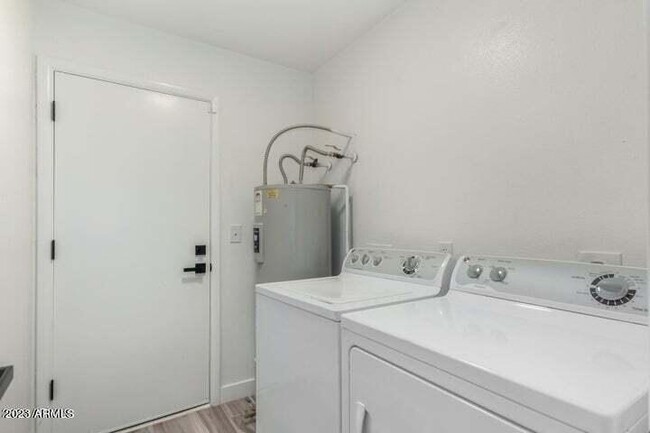 Building Photo - 742 W Duke Dr