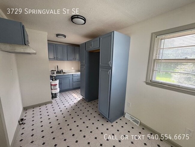 Building Photo - 3729 Springvale St SE