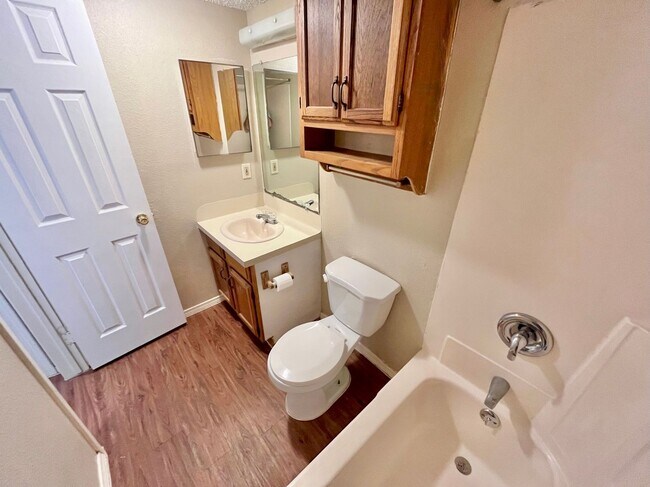 Building Photo - 112 Hillside Cove
