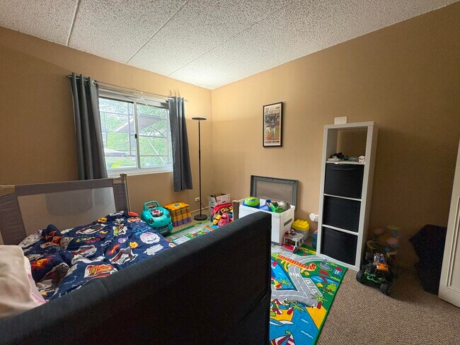 Building Photo - 3854 S Parkway Dr