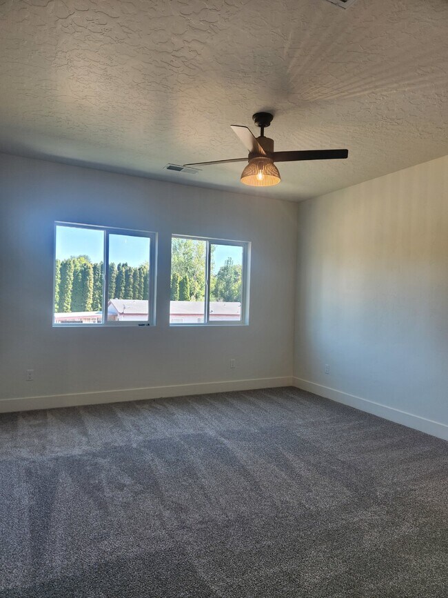 Building Photo - "Modern Comfort Awaits: Spacious and NEW 3-Bed Townhouse Available June 1st!
