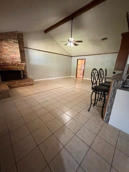 Building Photo - 1507 Sierra Dr