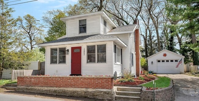 Primary Photo - 15802 Beach Dr