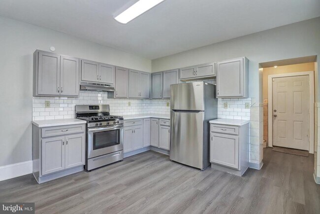 Building Photo - 24 Trent Ave