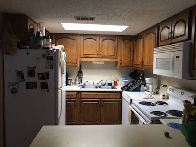 Building Photo - Deerfield Condominiums