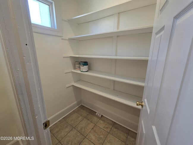 Building Photo - 162 Kearny Ave