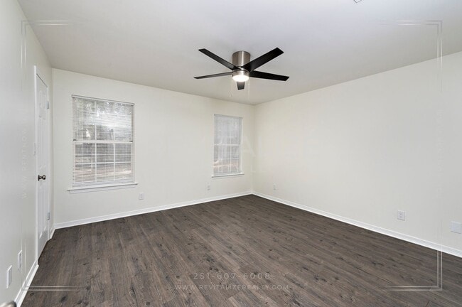 Building Photo - Sweet Cottage-esque 3-Bed 2-Bath in Daphne!