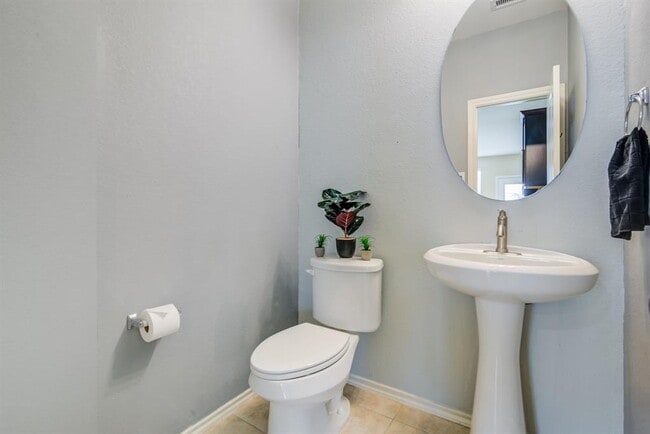 Building Photo - 6879 Dogwood Cliff Ln