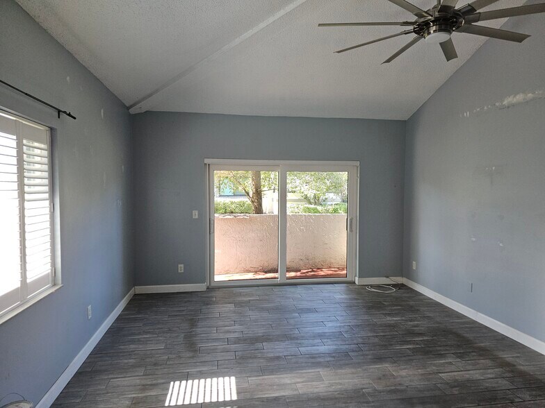 Living room looking to patio - 2925 Lichen Ln