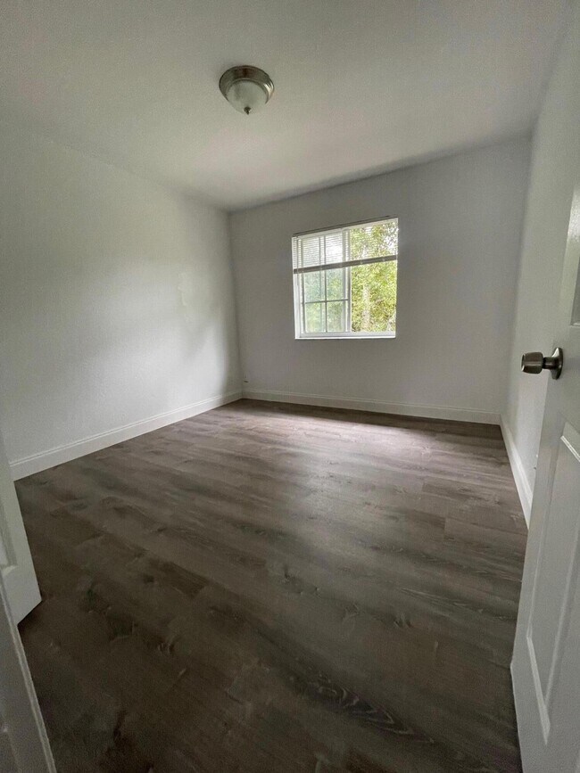 Building Photo - 1109 Colonial Palms Way