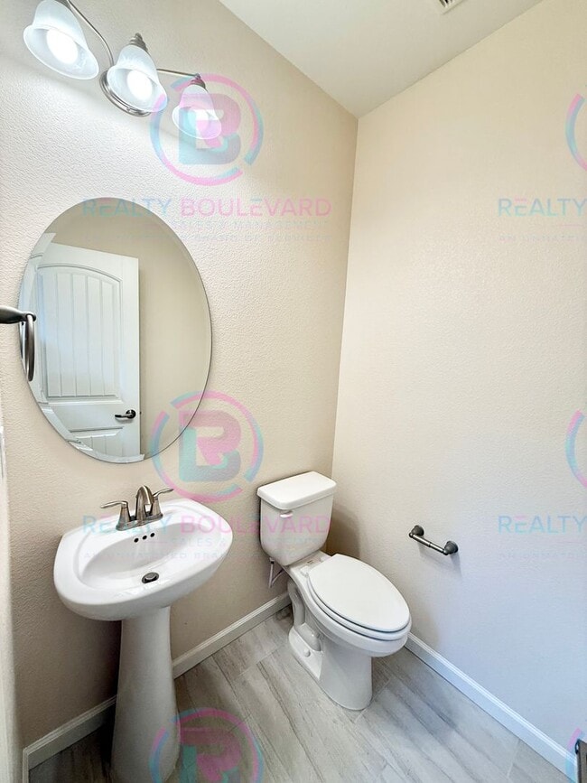 Building Photo - Modern Comfort and Convenience: Stylish 2-Bedroom 2.5 Bathroom Condo in Carson City