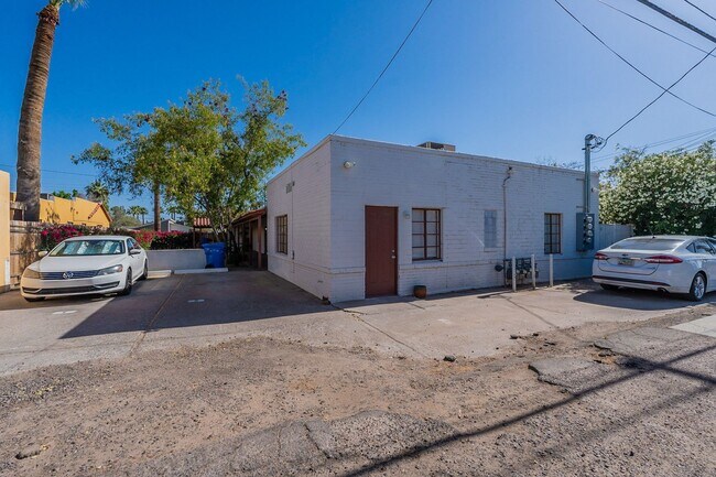 Building Photo - 928 W McDowell Rd